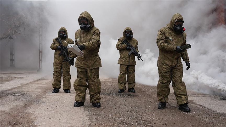 Не ігноруючи давні ризики: у Туреччині презентували захисне спорядження, яке убезпечує військових від хімічного та інших видів озброєння  