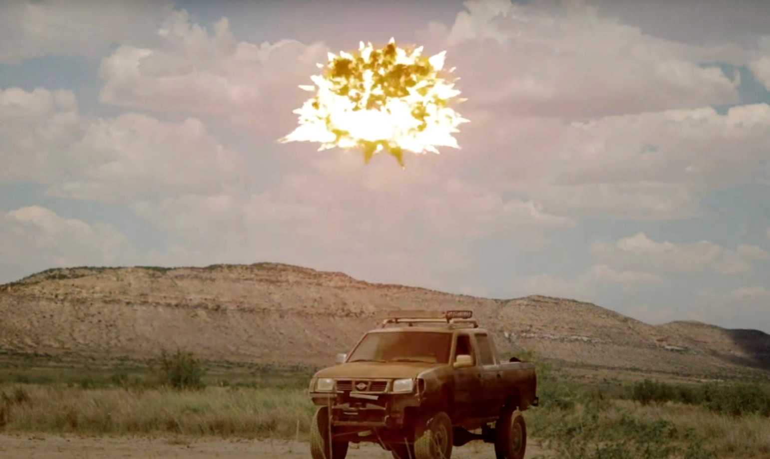 Безпілотник Bolt-M вражає позашляховик