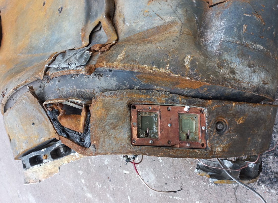 Ніші для встановлення приймачів супутникової навігації в передній частині маршового двигуна ракети КN-23