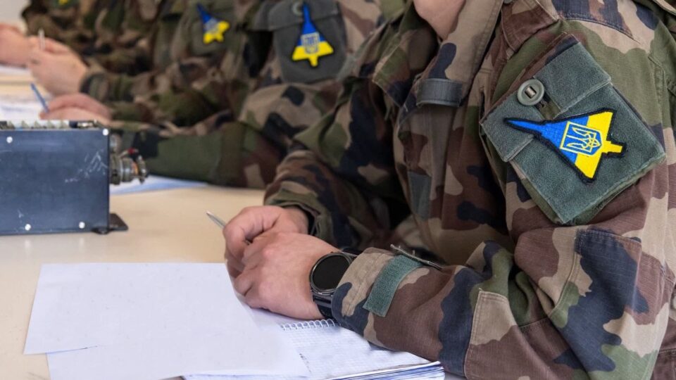 Українські льотчики та авіатехніки навчаються у Франції воювати на Mirage 2000-5F  