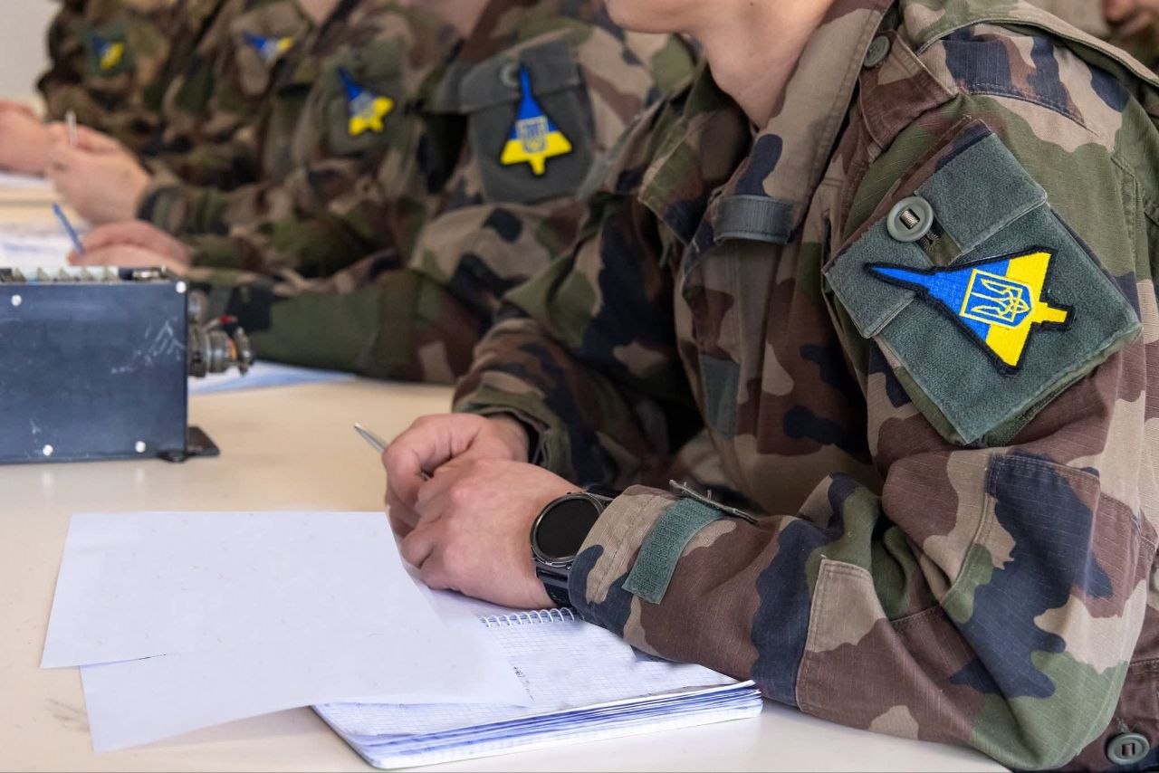 Українські льотчики та техніки, які вчаться у Франції