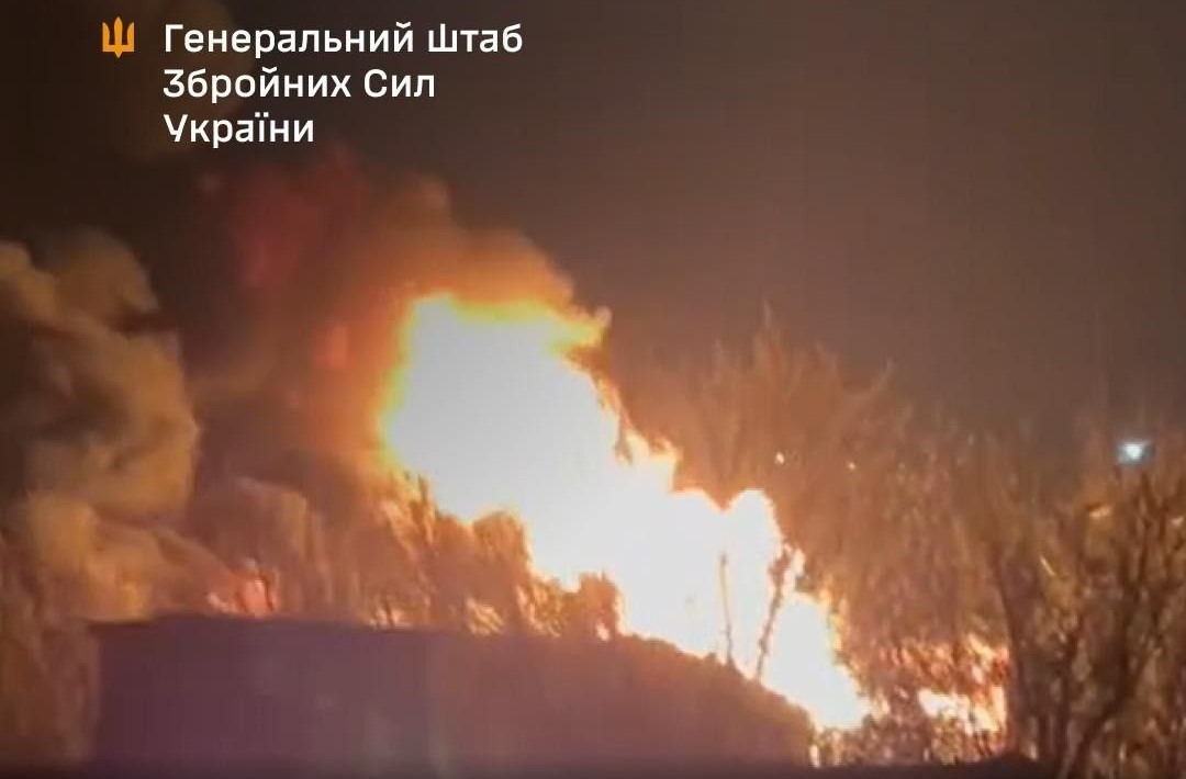 Щось палає вночі