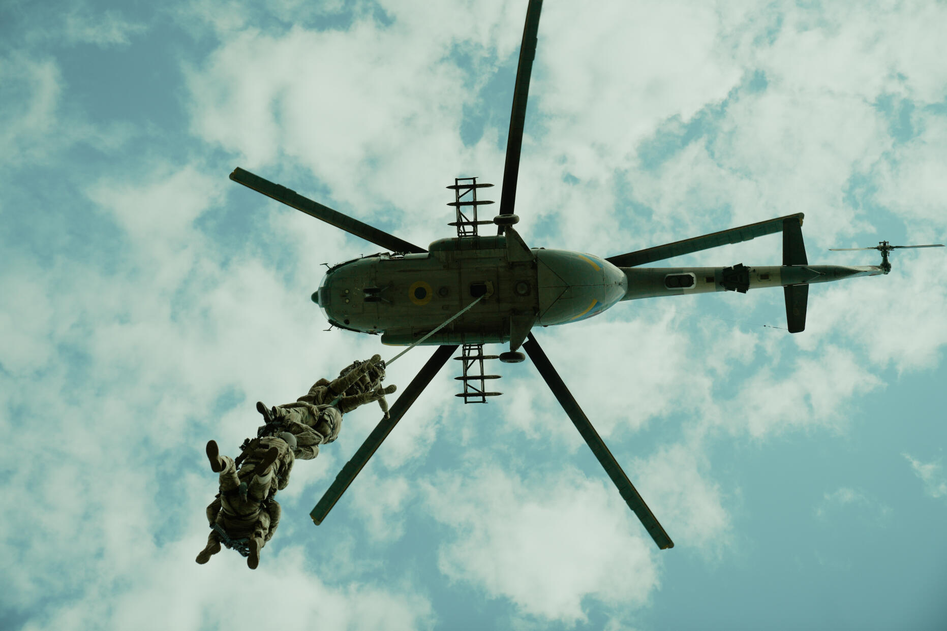 Тренування висадки з гелікоптера бійцями ССО