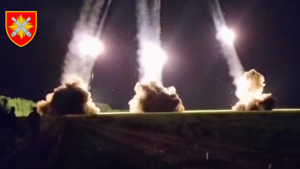Нічний шторм від «реактивників»: 27-ма артбригада показала ефектний залп одразу трьох «Ураганів»  