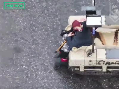 «Бабусю, сідай» — робот вивіз з-під вогню: на Лиманському напрямку провели незвичну евакуацію  