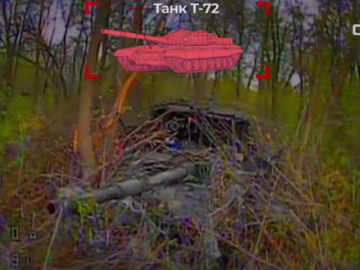 Гілля не врятувало — у Покровську FPV-дрони розібрали замаскований танк