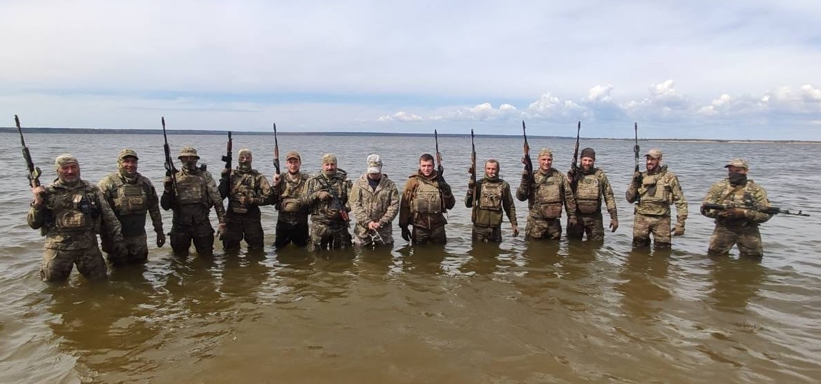 Олександра Кушарев з бойовими побратимами