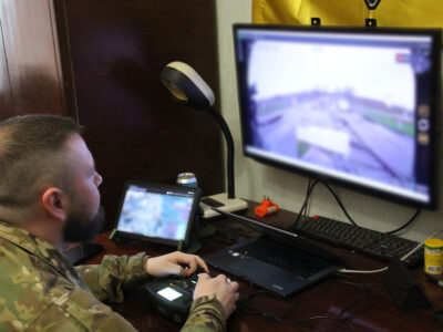 Дрони, що забезпечують роботу інших дронів: як НРК рятують логістику FPV-пілотів на фронті  