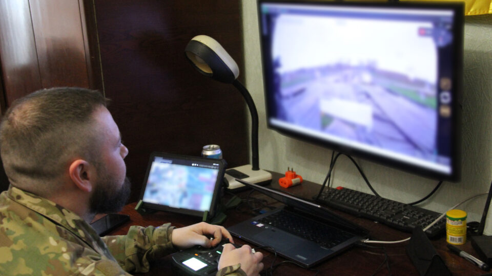 Дрони, що забезпечують роботу інших дронів: як НРК рятують логістику FPV-пілотів на фронті  