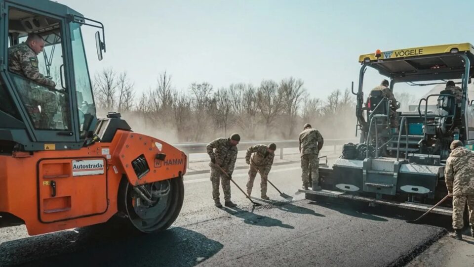 Шляхи на фронт: відновлено 23 кілометри доріг поруч з лінією бойового зіткнення  