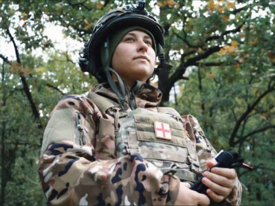 Мріяла писати фентезі, а стала бойовим медиком: історія захисниці Єлизавети  