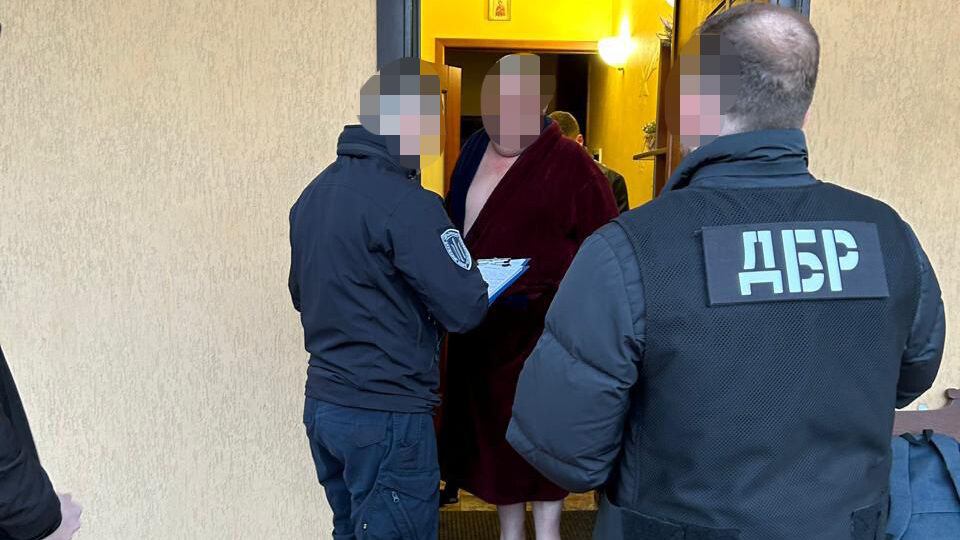 За гроші обіцяв виключати військовозобов’язаних із розшуку: викрито жителя Хмельницького  