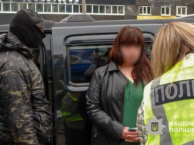 Торгували відстрочками для догляду: у Києві затримали подружжя юристів та чиновницю