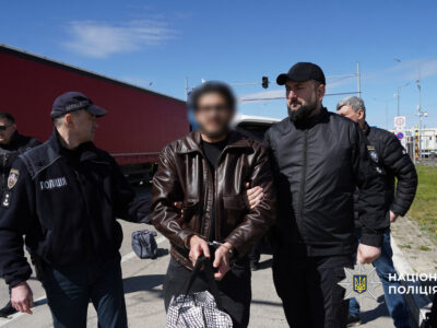 Щомісяця обкрадав військових на 5 млн грн: до України екстрадували екстрашахрая