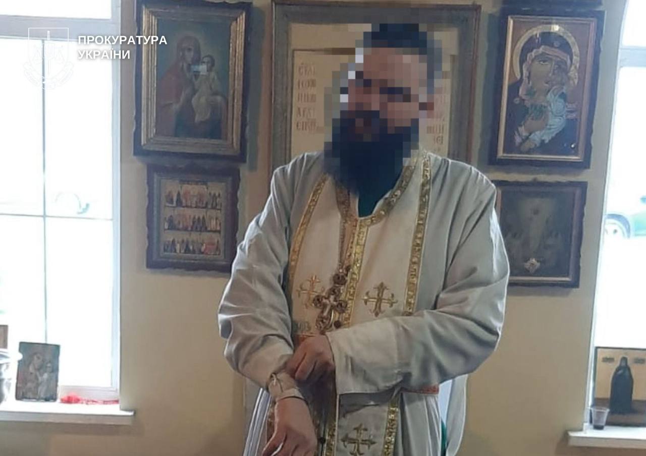 СВященик у робочому вбранні