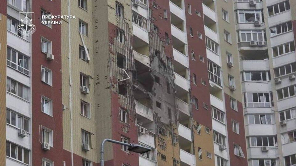 Щонайменше 15 загиблих і понад 100 постраждалих за ніч: наслідки масованої російської атаки  