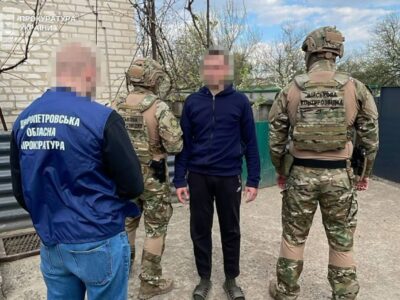 Ховався за телефоном дитини і наводив реактивні «Шахеди»: на Дніпровщині викрили російського агента