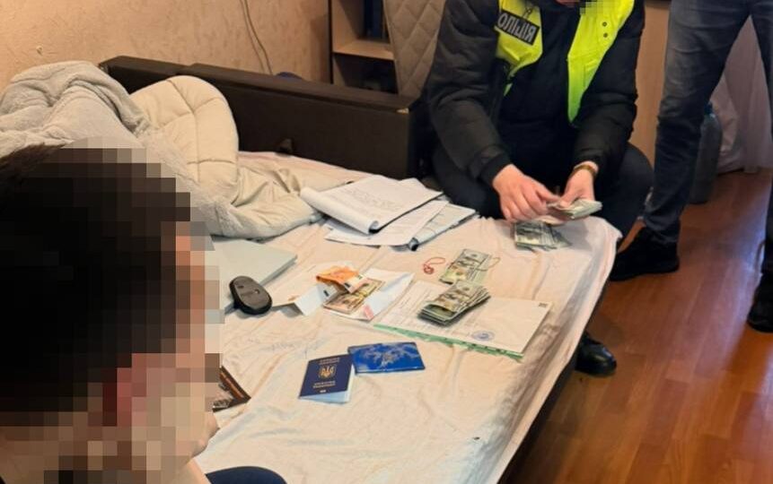 Оперували здорову руку: на Вінниччині викрито схему ухиляння  