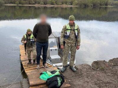 Ухилянт стрибнув у крижаний Дністер просто в одязі, проте дістатися протилежного берега не встиг  