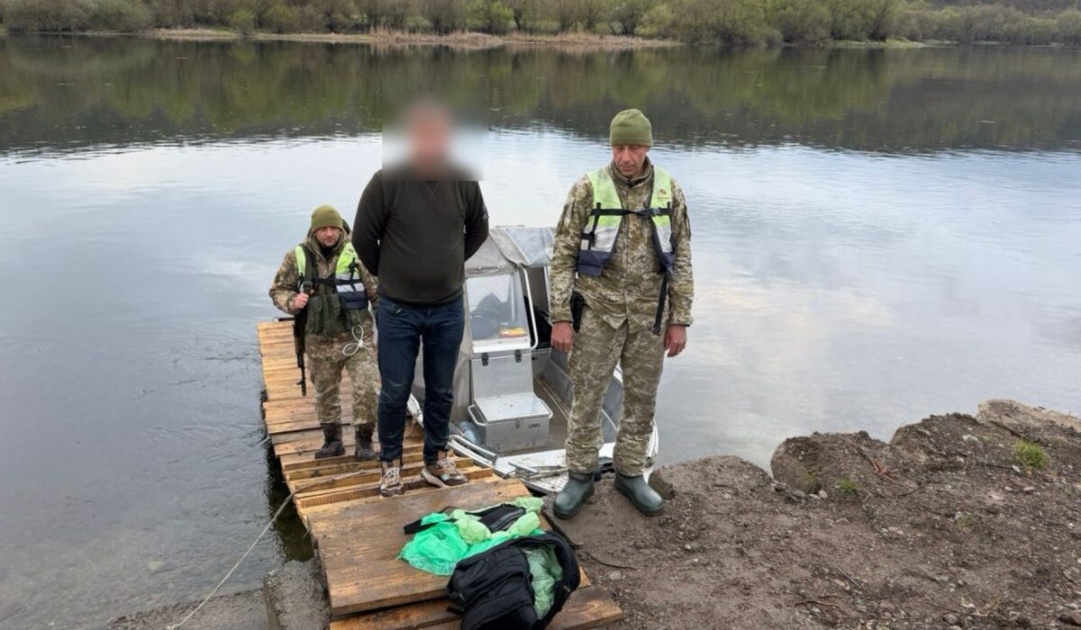 Ухилянт стрибнув у крижаний Дністер просто в одязі, проте дістатися протилежного берега не встиг