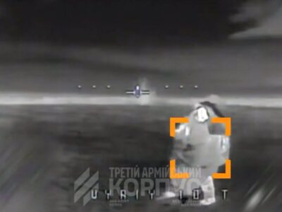 Пілоти 63 ОМБр показали своє полювання на російських «привидів» в антидронових плащах  