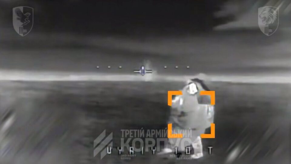 Пілоти 63 ОМБр показали своє полювання на російських «привидів» в антидронових плащах  