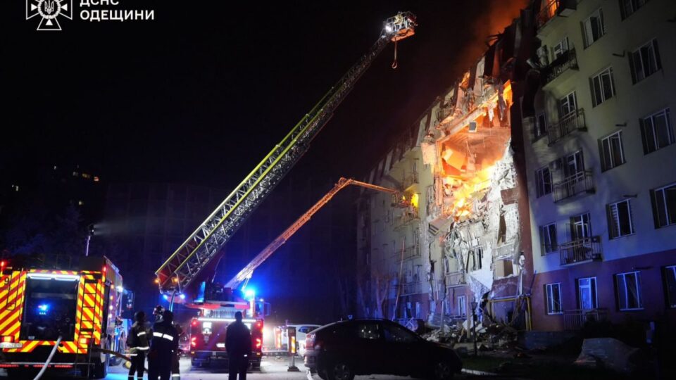 Є загиблі, поранені та пошкоджена інфраструктура — Президент розповів про наслідки нічної атаки рф  