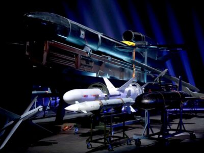 «Фламінго» та низка ракет-дронів: Президент розповів про українські зразки сучасної далекобійної зброї  