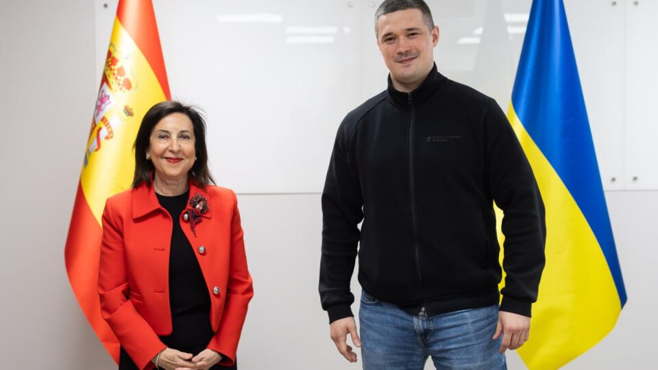 €1 млрд допомоги та бронемашини VAMTAC: Україна та Іспанія масштабують оборонну співпрацю  