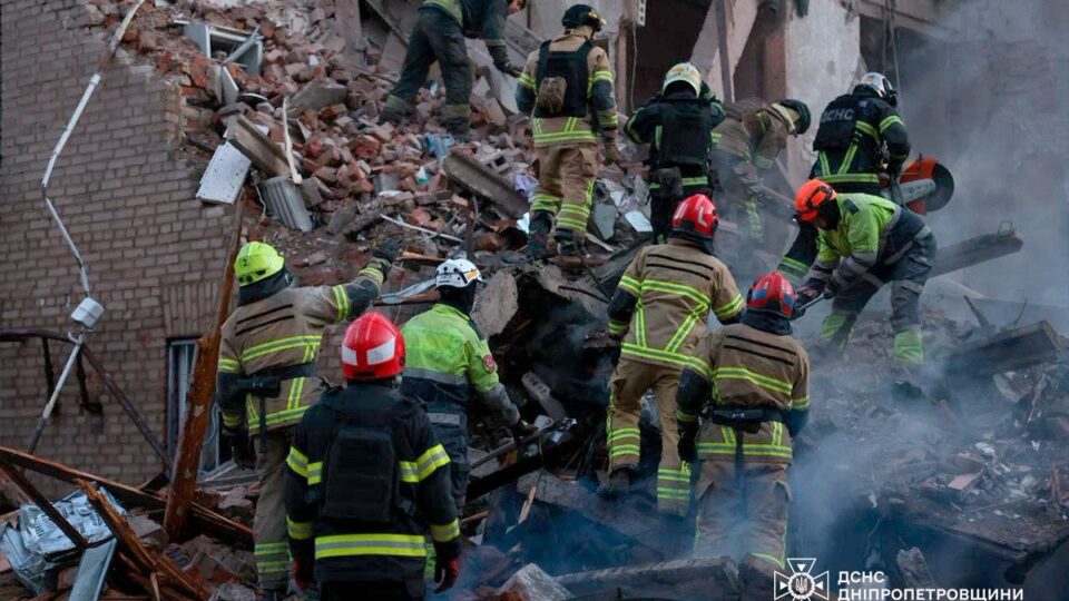 «Кожен удар має нагадувати партнерам про негайні дії»: Президент про масовану атаку та посилення ППО  