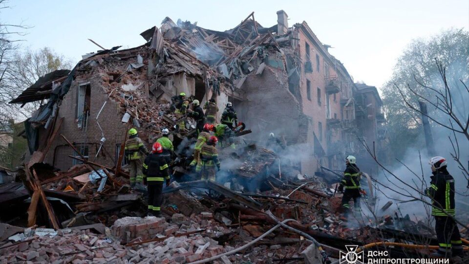 Ворожі дрони над Дніпром: у місті пошкоджено ще один будинок, поранено семеро людей  