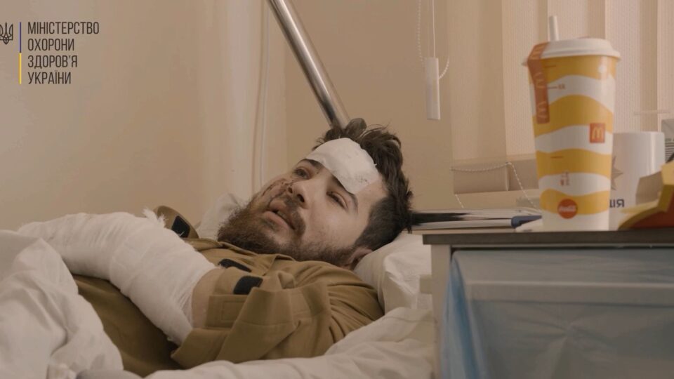 З поля бою до Києва за 12 годин: поранений дві доби пробув на позиції й зміг евакуюватись за допомогою НРК  