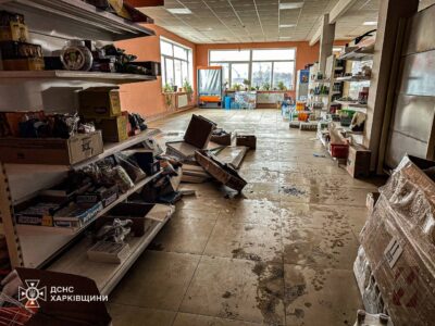 У Великдень росіяни вдарили по Харківщині: є постраждалі, виникла пожежа в магазині  