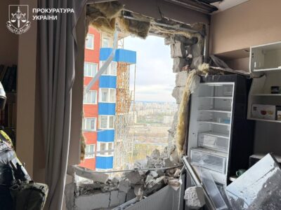У Харкові російський БПЛА влучив у багатоповерхівку  