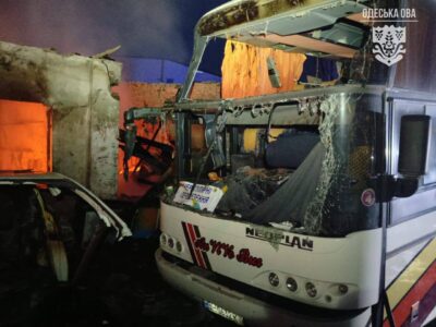 Росія атакувала порт на Одещині: пошкоджено цивільне судно, загорілось СТО  