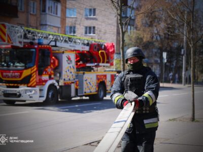 Окупанти завдали ударів по адмінбудівлях у Чернігові: є постраждалі  