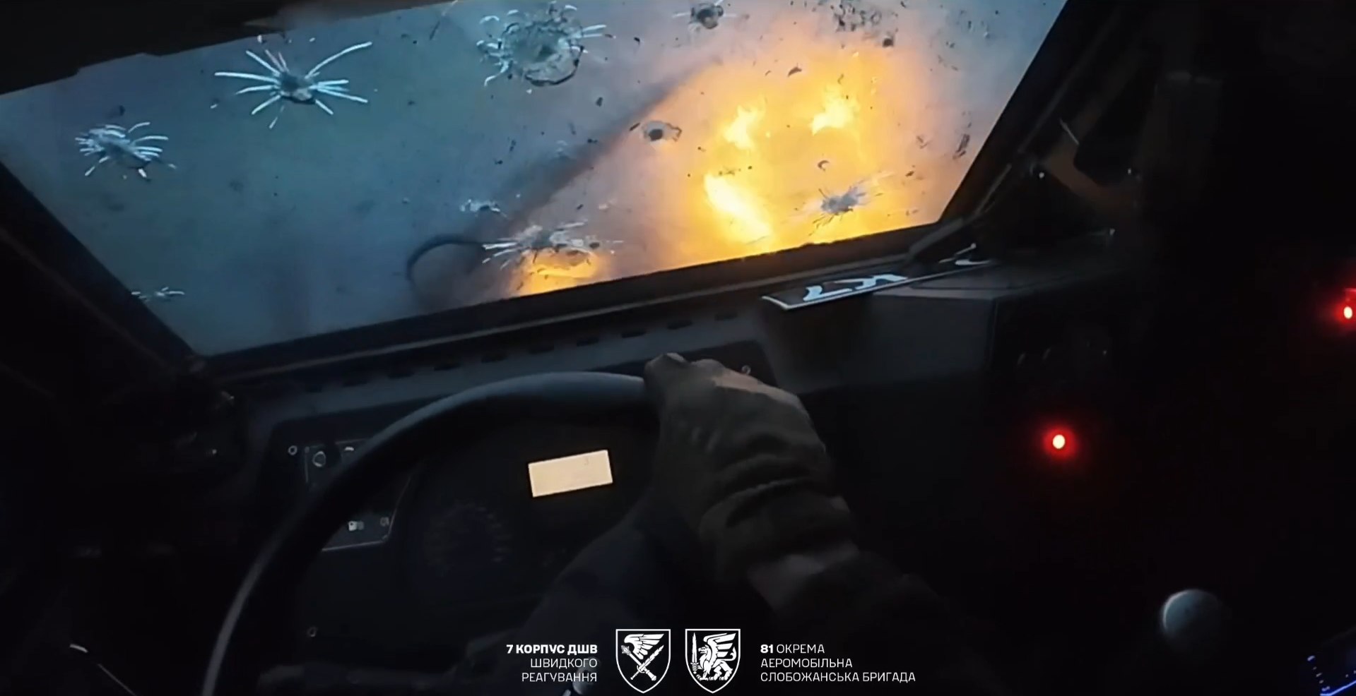 Кадр ураження української ББМ ворожим дроном-камікадзе