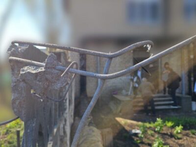 Воюють з лікарнями: російський дрон вдарив по медзакладу в Херсоні  