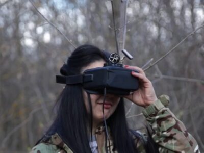 «Чим більше польотів, тим краще результати»: як молода мати вирішила стати пілотом FPV-дронів  