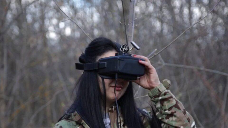 «Чим більше польотів, тим краще результати»: як молода мати вирішила стати пілотом FPV-дронів