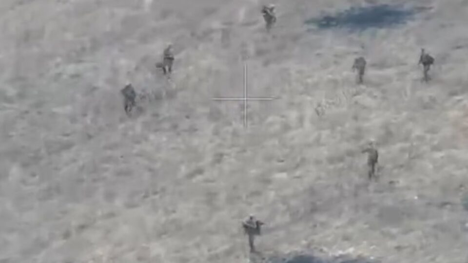 17 полонених за раз: окупанти хотіли прорватись через газову трубу, але їх схопили десантники  