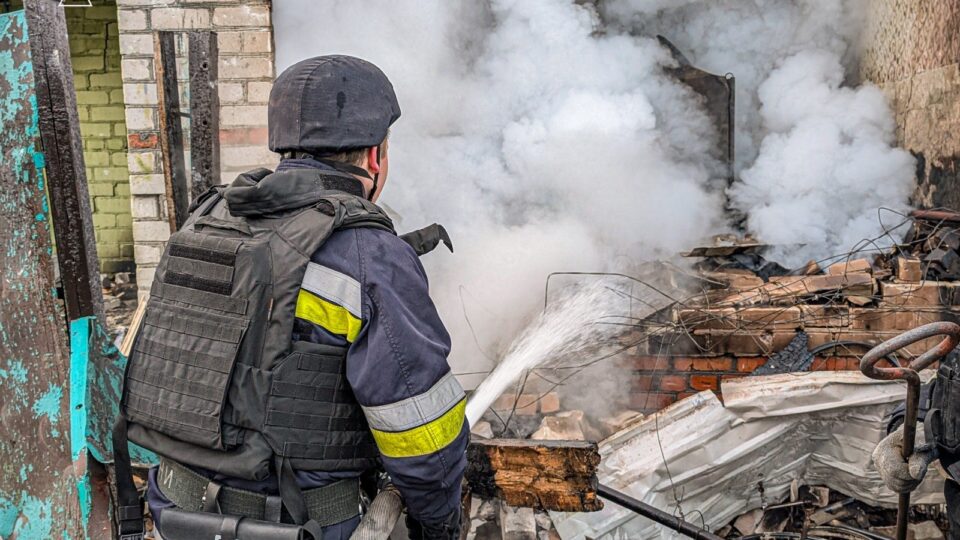 Масований удар по Сумщині: загинула людина, масштабні пожежі  