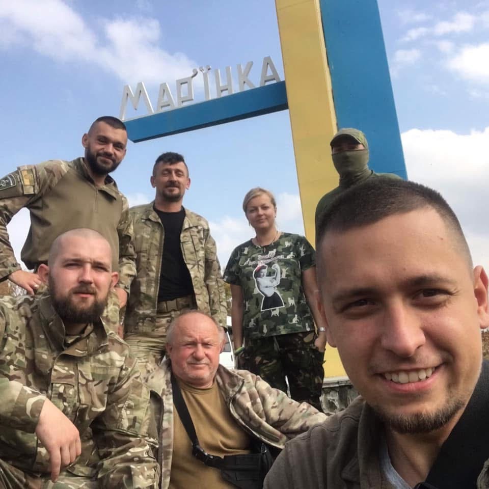 Сергій Коновал з бойовими побратимами під час АТО