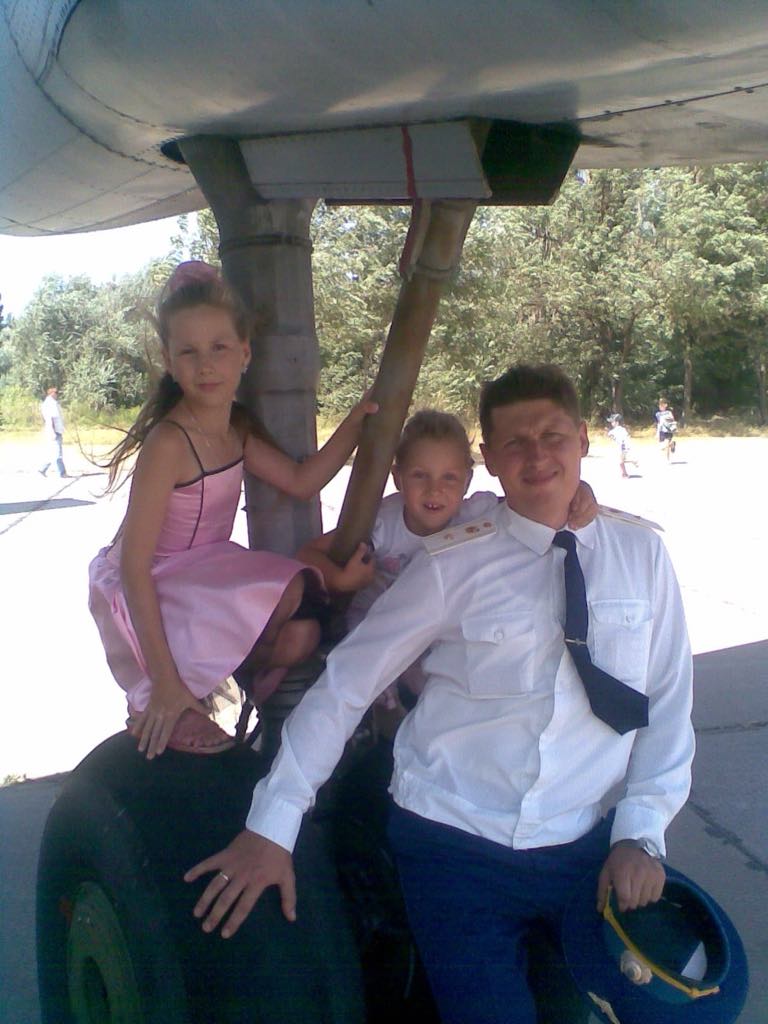 Юрій Погорілий з доньками