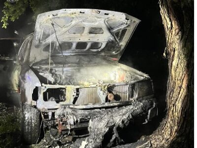 Підпалив автівки військових і сів: на Сумщині до 7 років засуджено юнака  