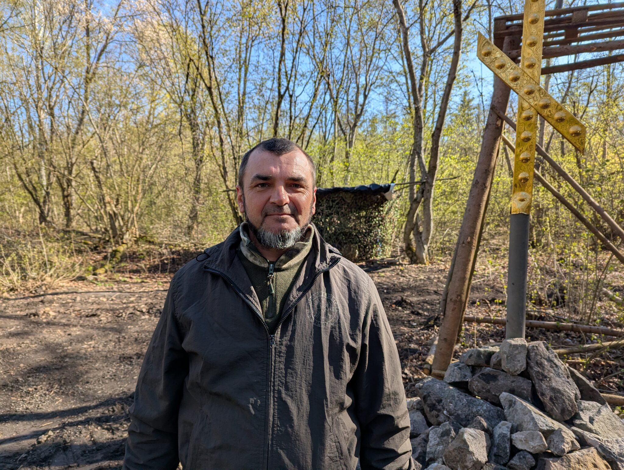 Військовослужбовець 4 ОТБр Віктор “Одеса” на освяченні хреста пам’яті у 4-й ОТБр