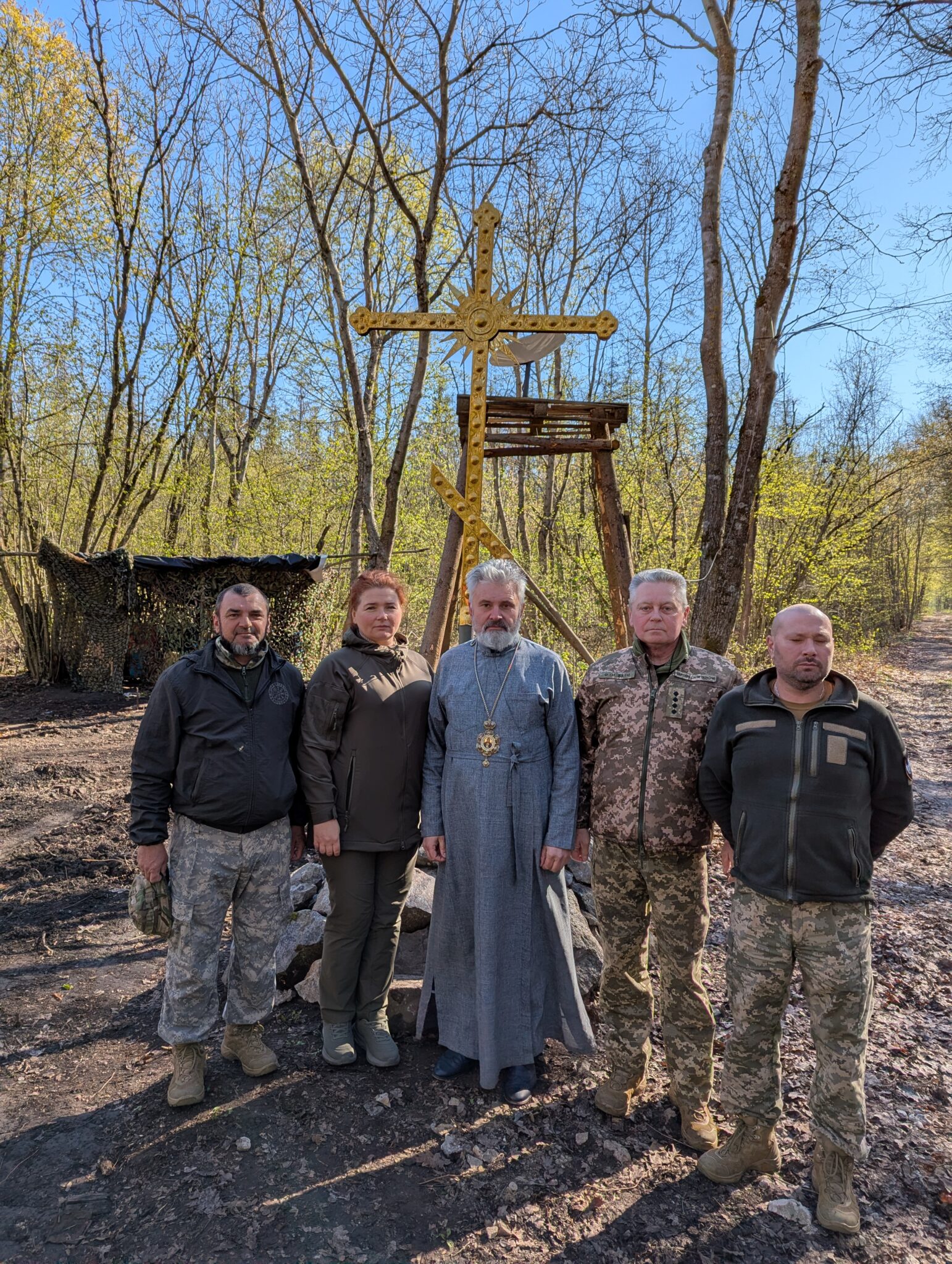 Учасники освячення хреста пам’яті у 4-й ОТБр