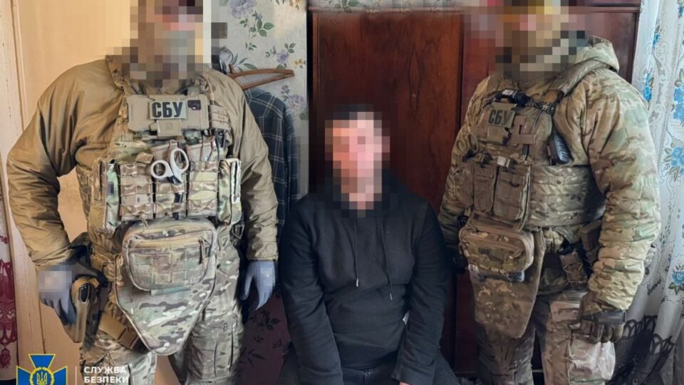 Айтішник-вербувальник та безробітний коригувальник: на Черкащині та Волині затримали агентів  