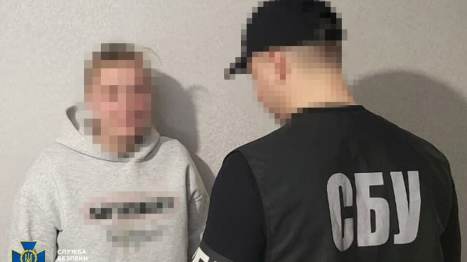 Адмініструвала телеграм, наводила ворога: у Дніпрі викрили жінку, яка зливала позиції ЗСУ  