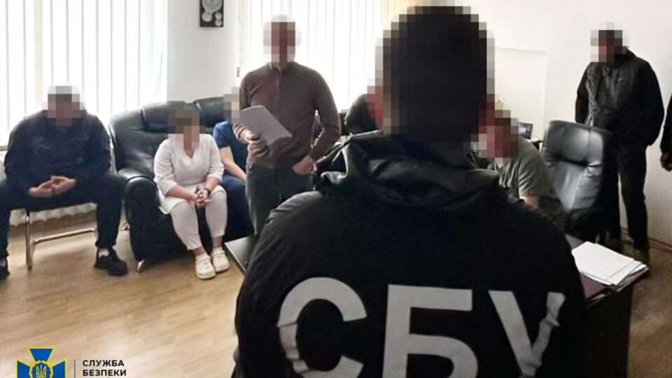 «Швидка» для ухилянтів: на Черкащині викрили злочинне угруповання в білих халатах  
